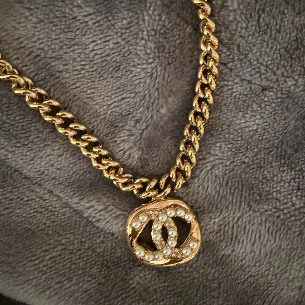 Gold Chain Necklace with Pendant - Picture 6 of 6